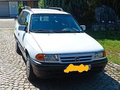 Weiß Gebraucht 1993 Opel Astra Kombi | 3.200 €