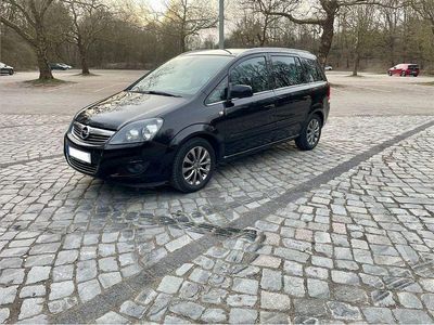 Gebraucht Opel Zafira Design Edition 140 PS (102 kW) 2011 Schwarz Van / Kleinbus