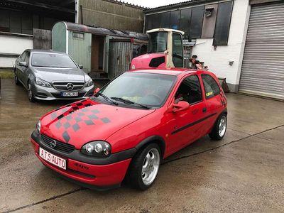 Brugt Opel Corsa 54 HK (39 kW) 1998 Rød Hatchback