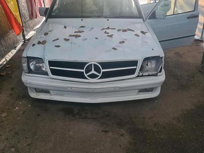 Usata Mercedes 190 122 CV (89 kW) 1988 Bianco Berlina