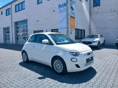 Gebraucht Fiat 500e Action 69 kW (95 PS) 2023 Weiß Kleinwagen