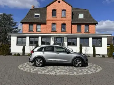 Używany Kia Niro Spirit 141 KM (103 kW) 2022 Srebrny SUV