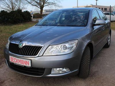 Gebraucht Skoda Octavia Elegance 160 PS (117 kW) 2012 Platingrau metallic Kleinwagen