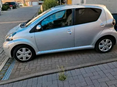 Gebraucht Toyota Aygo Edition 68 PS (50 kW) 2011 Grau Kleinwagen