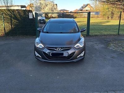 Grau Gebraucht 2012 Hyundai i40 Edition Kombi | 7.300 € (Etwas zu teuer)