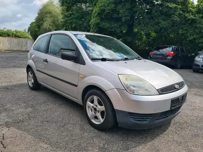Gebraucht Ford Fiesta 60 PS (44 kW) 2004 Silber Kleinwagen
