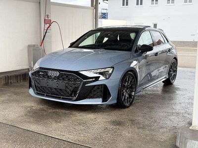Neu Audi RS3 Sport 400 PS (294 kW) 2026 Grau Limousine
