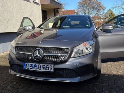 Gebraucht Mercedes A180 Style 122 PS (89 kW) 2017 Grau Limousine