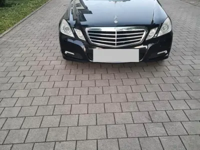 Używany Mercedes E200 184 KM (135 kW) 2009 Czarny Sedan/Limuzyna