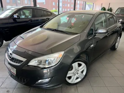 Gebraucht Opel Astra Design Edition 120 PS (88 kW) 2011 Grau Limousine