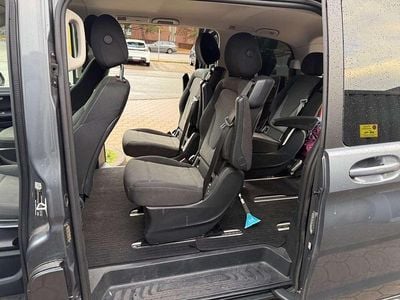 Grau Gebraucht 2018 Mercedes V220 Van / Kleinbus | 32.000 € (Fairer Preis)