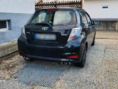 Gebraucht Toyota Yaris 99 PS (72 kW) 2014 Schwarz Kleinwagen