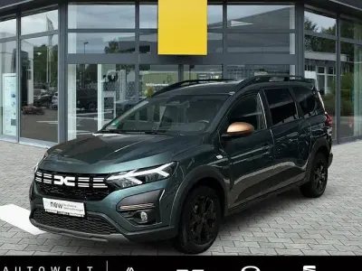 Gebraucht Dacia Jogger Extreme 122 PS (89 kW) 2025 Grün Van / Kleinbus