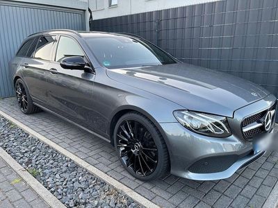 Gebraucht Mercedes E220 Style 194 PS (142 kW) 2018 Grau Kombi