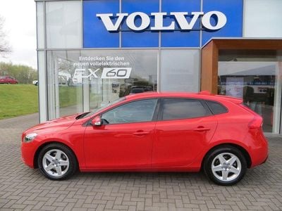 Second-hand Volvo V40 You! 120 CP (88 kW) 2014 Roșu Berlinǎ