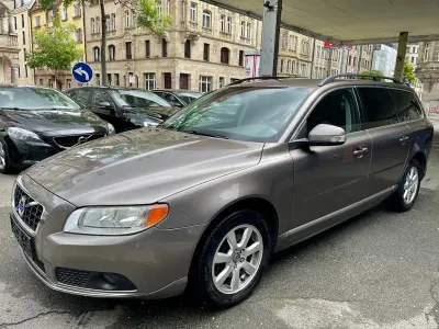 Gebraucht Volvo V70 Kinetic 163 PS (119 kW) 2010 Braun Kombi