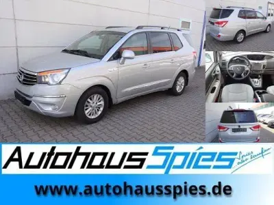 Gebraucht SsangYong Rodius 178 PS (130 kW) 2018 Silber Van / Kleinbus