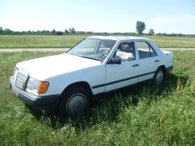 Gebraucht Mercedes E200 72 PS (52 kW) 1987 Weiß Limousine
