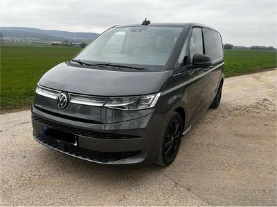 Gebraucht VW Multivan Edition 150 PS (110 kW) 2023 Grau Van