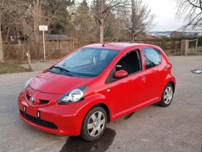 Second-hand Toyota Aygo 68 CP (50 kW) 2008 Roșu Hatchback