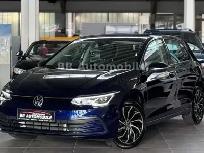 Gebraucht VW Golf VII Life 150 PS (110 kW) 2020 Blau Limousine
