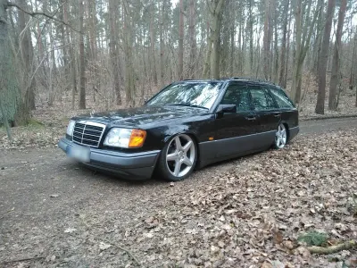 Gebraucht Mercedes E220 150 PS (110 kW) 1996 Schwarz Kombi