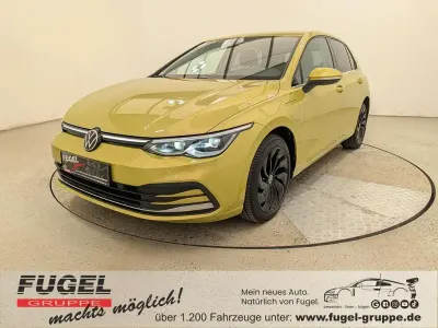 Używany VW Golf VIII Style 204 KM (150 kW) 2022 Żółty Sedan/Limuzyna