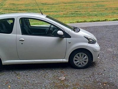 Gebraucht Toyota Aygo City 68 PS (50 kW) 2010 Weiß Kleinwagen
