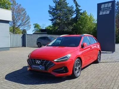 Gebraucht Hyundai i30 Trend 120 PS (88 kW) 2023 Rot Limousine