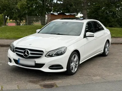 Gebraucht Mercedes E220 Avantgarde 170 PS (125 kW) 2015 Weiß Limousine