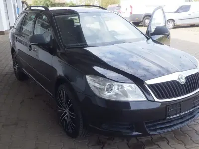 Gebraucht Skoda Octavia Active 105 PS (77 kW) 2012 Schwarz Kombi