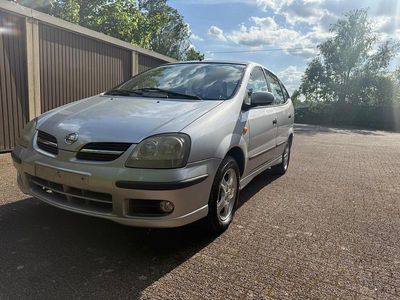 Nissan Almera Tino