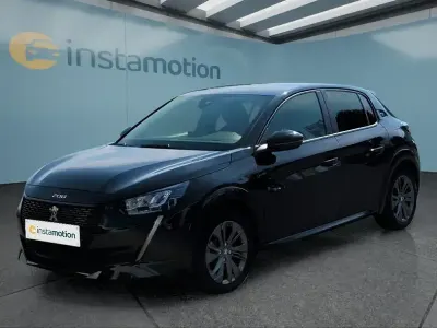 Gebraucht Peugeot e-208 Active 100 kW (136 PS) 2022 Schwarz Kleinwagen