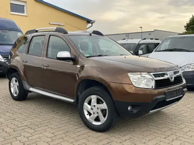 Używany Dacia Duster Lauréate 105 KM (77 kW) 2011 Brązowy SUV