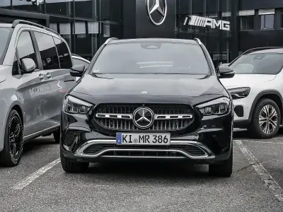 Gebraucht Mercedes GLA200 Progressive 163 PS (119 kW) 2025 Grau SUV