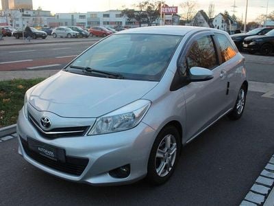 Gebraucht Toyota Yaris Cool 99 PS (72 kW) 2013 Silber Kleinwagen