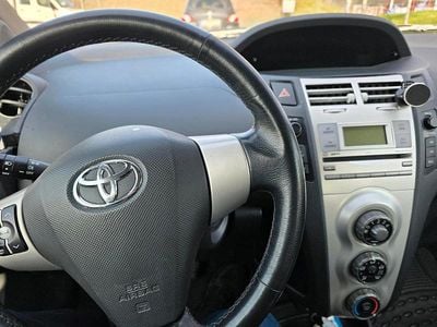 Gebraucht Toyota Yaris 87 PS (63 kW) 2007 Grau Kleinwagen