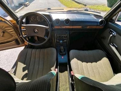 Orange Gebraucht 1982 Mercedes 200 Limousine | 5.500 €