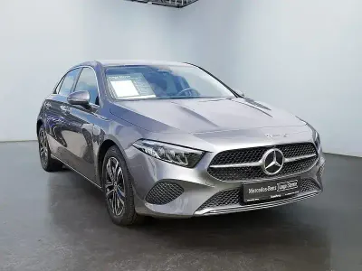 Gebraucht Mercedes A200 Progressive 163 PS (119 kW) 2025 Graulack mountaingrau (metallic) Limousine
