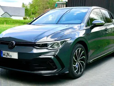 Używany VW Golf VIII R-line 150 KM (110 kW) 2022 Szary Sedan/Limuzyna