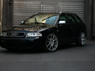 Używany Audi S4 Basis 265 KM (194 kW) 1999 Niebieski Kombi