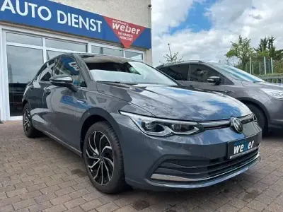 Gebraucht VW Golf VIII Style 131 PS (96 kW) 2023 Delfingrau metallic Limousine