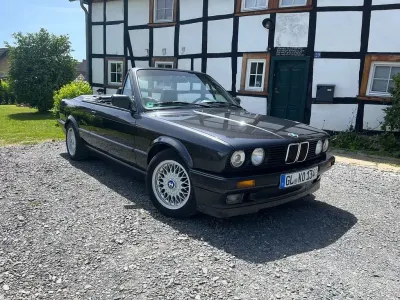 Gebraucht BMW 318 Cabriolet Sport Line 113 PS (83 kW) 1992 Schwarz Cabrio