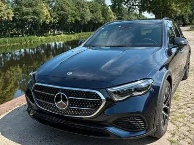 Gebraucht Mercedes E450 367 PS (269 kW) 2024 Blau Limousine