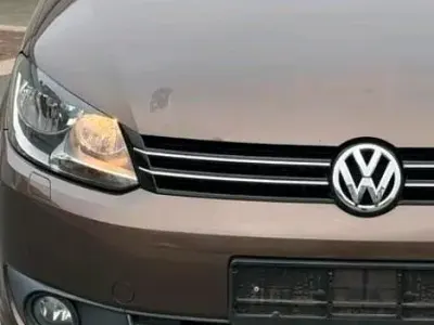 Gebraucht VW Touran 105 PS (77 kW) 2012 Braun Van / Kleinbus