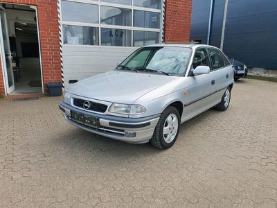 gebraucht Opel Astra - Automatik - AHK - 2. Hand