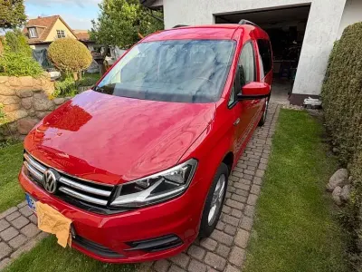 Używany VW Caddy Maxi Comfortline 125 KM (91 kW) 2017 Czerwony Minivan