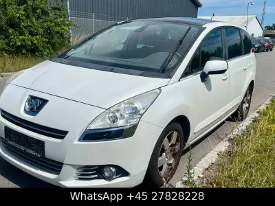 Gebraucht Peugeot 5008 Active 150 PS (110 kW) 2012 Weiß Van / Kleinbus
