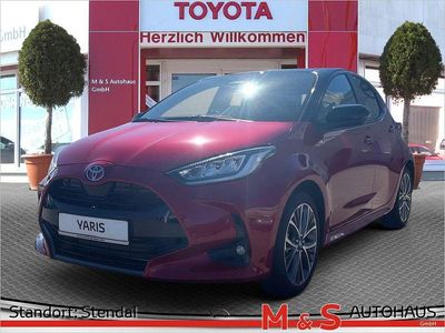 Gebraucht Toyota Yaris Hybrid Plus 131 PS (96 kW) 2024 Emotional red Limousine