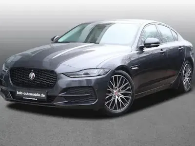 Używany Jaguar XE SE 204 KM (150 kW) 2021 Szary Sedan/Limuzyna